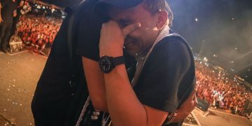 João Gomes chora ao fazer show pela 1ª vez em terra natal; confira