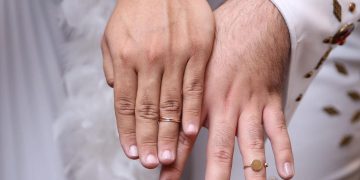 Deu ruim! Influencers se casam em Las Vegas e descobrem que união é oficial