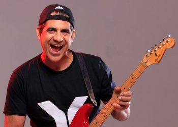 Durval Lelys renova repertório e lança feat com banda pop da Bahia