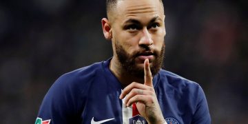 Neymar assiste estreia de novo documentário com mais de 540 mil fãs; confira