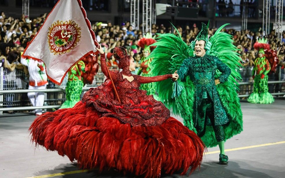 Porque carnaval em abril 4
