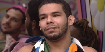 Confinado no BBB, Vinicius se emociona com carinho dos brothers: “Você é iluminado”
