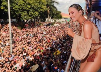 Claudia Leitte relembra perrengue de carnaval: ‘Tomei soro’