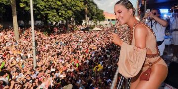 Claudia Leitte relembra perrengue de carnaval: ‘Tomei soro’