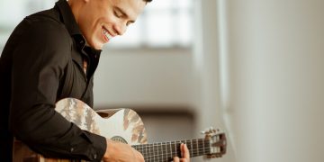 Cervejaria Turatti recebe show do cantor Marcos Lessa neste final de semana