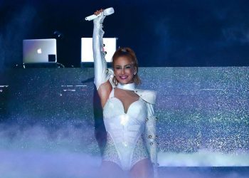 Claudia Leitte inicia turnê de aniversário e convida Ivete Sangalo; saiba mais