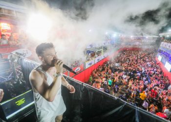 Mistura de ritmos, shows marcantes e estreias na avenida marcam primeiro dia de Fortal 2022