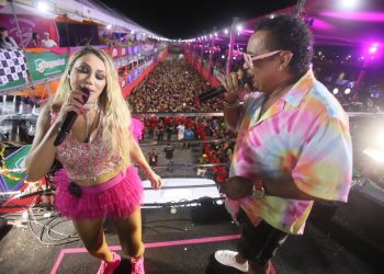 Em sua estréia no Fortal, Taty Girl recebe Compadre Washington em seu bloco