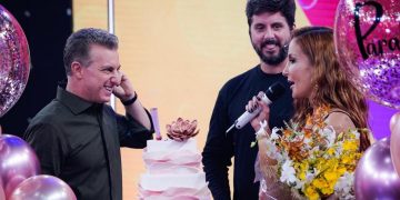 Claudia Leitte ganha festa de aniversário na TV; nas redes, Ivete Sangalo homenageou a cantora