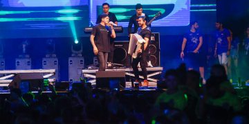 Zé Vaqueiro estreia no Fortal com show marcante até o amanhecer