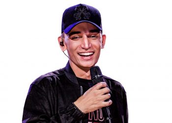João Gomes reúne multidão em gravação de DVD em Recife