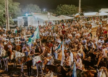 Principal locutor de rodeios do país, Cuiabano Lima participa da Vaquejada de Itapebussu