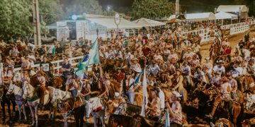 Principal locutor de rodeios do país, Cuiabano Lima participa da Vaquejada de Itapebussu