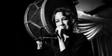 Cantora e compositora Karina Buhr faz show nesta SEXTA, 21/10, às 19h, no CCBNB Fortaleza. Entrada franca