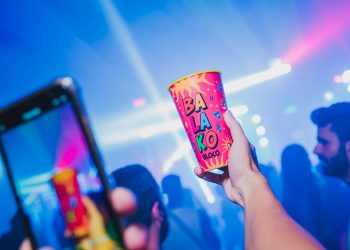 Bloquinho do Igu, Banda Verão S/A e DJs fazem o sábado do Balako Bloco, na Praia de Iracema