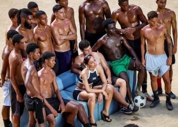 Com referências do funk, Anitta grava novo projeto em favela carioca