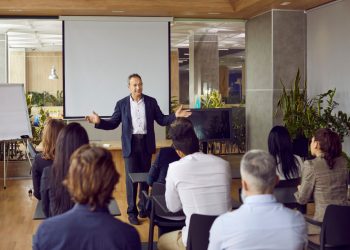 Cursos de férias da Facine e Grupo Mrh iniciam as atividades em janeiro com formações voltadas para as áreas de Direito, Administração e RH