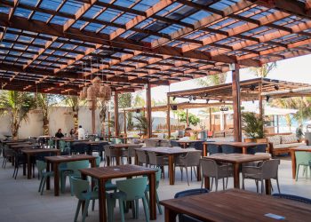 Seu Domingo Beach Club completa 6 meses e se consolida como referência experiências premium na orla em Fortaleza