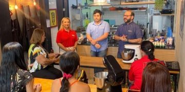 Víctor Costa realiza ação social profissionalizante para empreendedoras na área de gastronomia