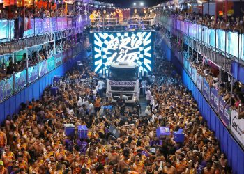 Trintou: Primeira noite do Fortal 2023 trouxe maratona de shows com nostálgica mistura de ritmos e estreia de Ludmilla na avenida