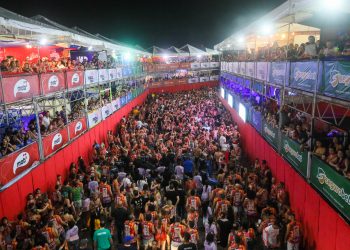 Cidade em festa: Confira os horários do Corredor da Folia do Fortal 2023