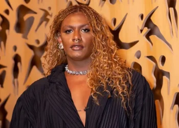 Show de Liniker em Fortaleza acontece dia 10 de novembro; venda de ingressos inicia nesta quarta (09)