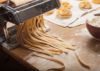 Macarrão italiano: chef Andrea Antonucci ensina receita da massa feita de forma artesanal