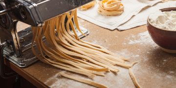 Macarrão italiano: chef Andrea Antonucci ensina receita da massa feita de forma artesanal