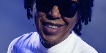 Djavan confirma show da turnê ‘D’ em Fortaleza para 2024