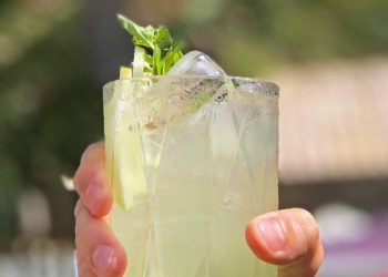 Seu Domingo Beach Club lança novos drinks autorais e com preços promocionais
