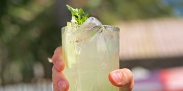 Seu Domingo Beach Club lança novos drinks autorais e com preços promocionais