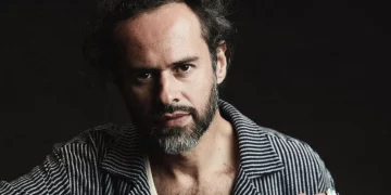 Marcelo Jeneci faz show gratuito no shopping RioMar