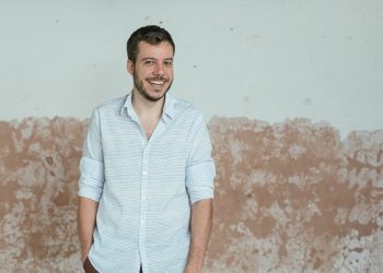 Giz Cozinha Boêmia recebe show exclusivo de João Cavalcanti