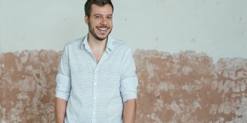 Giz Cozinha Boêmia recebe show exclusivo de João Cavalcanti