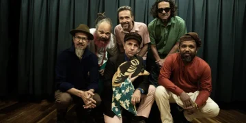 Banda pernambucana Mestre Ambrósio faz show gratuito no Dragão do Mar; saiba mais