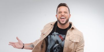 Humorista Flávio Andradde retorna à Fortaleza com o stand-up “Jogando Conversa Fora”; saiba mais