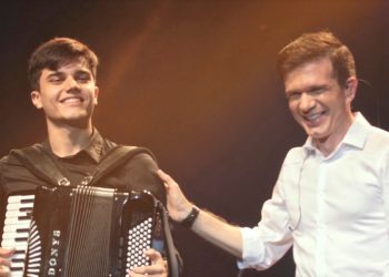 Waldonys faz show gratuito com participação especial de seu filho neste sábado (17), em Fortaleza