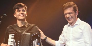 Waldonys faz show gratuito com participação especial de seu filho neste sábado (17), em Fortaleza