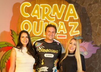 Prefeito de Aquiraz com a primeira dama e a cantora Taty Girl