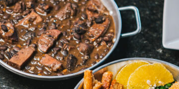 Open de feijoada, chope, caipirinha, música e transmissão da final da Libertadores movimentam a Cervejaria Turatti neste sábado (29)