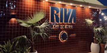 Riva Bar de Praia será inaugurado na Beira-Mar de Fortaleza com proposta que une gastronomia, música e experiência à beira-mar